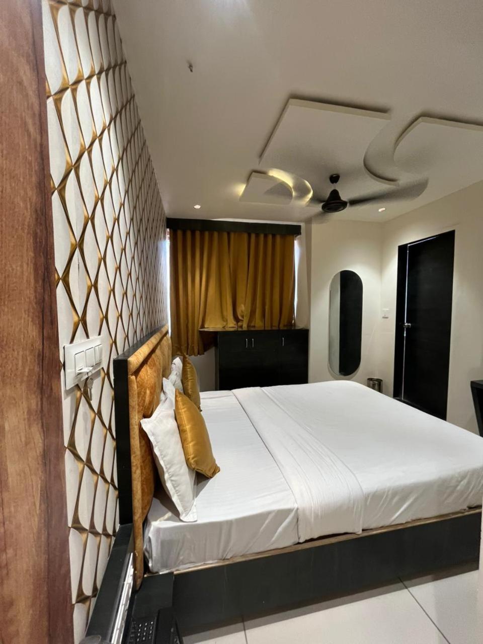 Prime View Hotel Ahmedabad Room photo